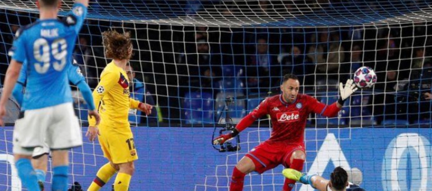 Barcelona se quedó con 10 a los 89 minutos cuando Arturo Vidal fue expulsado tras recibir...