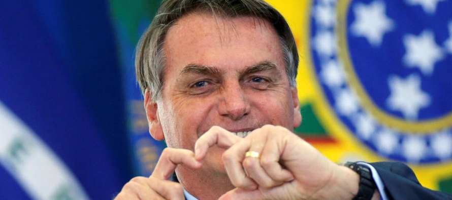 Bolsonaro, el antipresidente en persona, está publicando en sus grupos de WhatsApp los...