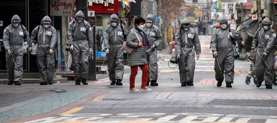 Los nuevos casos elevan el total de Corea del Sur a 5.328, con al menos 32 muertes, dijeron los...