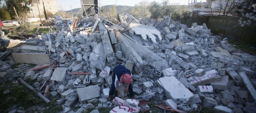 Las topadoras derribaron una casa en la ciudad cisjordana de Bir Zeit. En la segunda, en la ciudad...