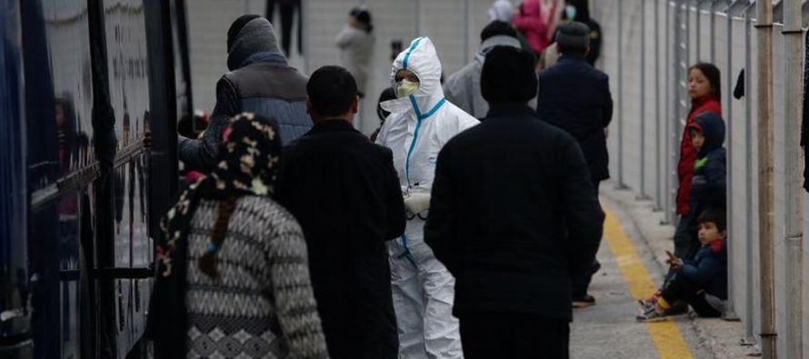 Los inmigrantes que llegaron a Grecia ilegalmente después del 1 de marzo serán...