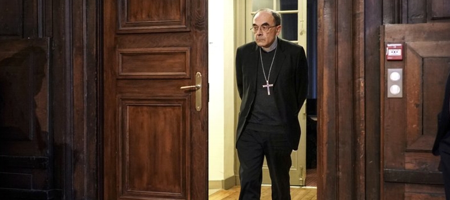 El cardenal Philippe Barbarin había presentado su renuncia cuando una corte de primera...