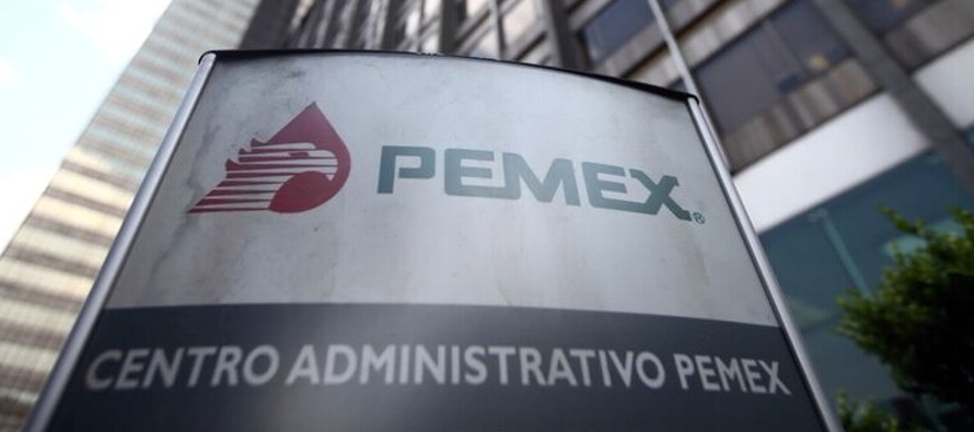 Pemex está luchando para evitar que sus bonos sean clasificados como chatarra, lo cual...
