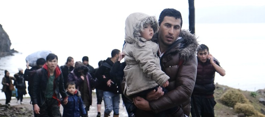 Hungría suspendió la admisión de personas que piden asilo a un par de zonas de...