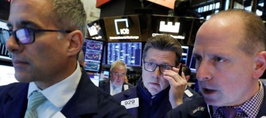 En la semana, el S&P 500 ganó un 0,6%, el Dow sumó 1,8% y el Nasdaq subió...