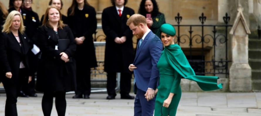 El duque y la duquesa de Sussex asistieron junto a los otros miembros de la familia real a una misa...
