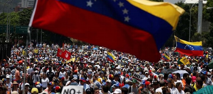 Para renovar la presión contra el gobierno de Maduro, la oposición llamó a una...