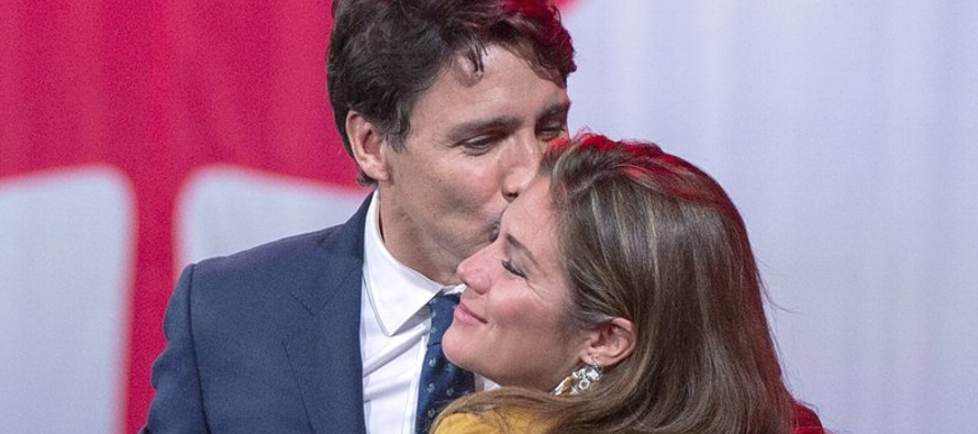 La medida se toma un día después de que la esposa de Trudeau diera positivo a la...