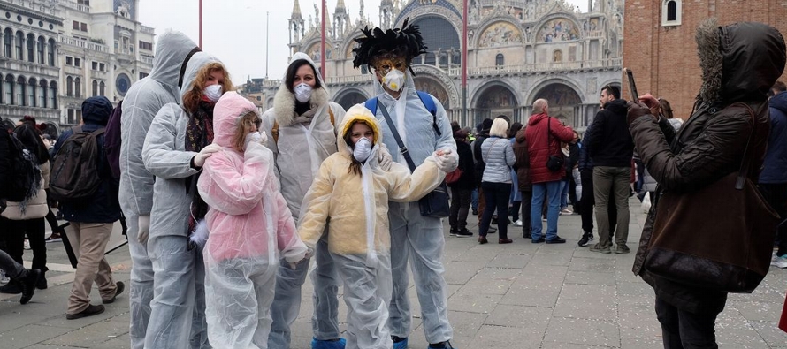 Italia, que registra cerca 5,500 muertes en un mes, reportó el domingo 651 nuevos decesos...