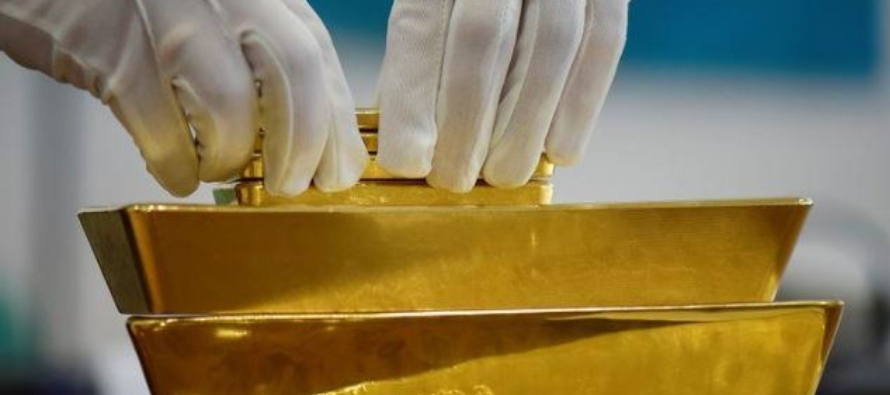 El oro al contado sumaba un 0,1% a 1.618 dólares la onza, a las 1837 GMT, mientras que los...