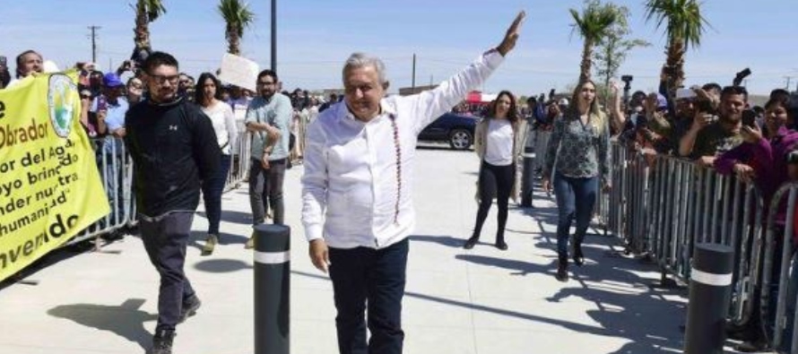 Foto de archivo del presidente de Mexico, Andres Manuel Lopez Obrador, saludando a la gente al...