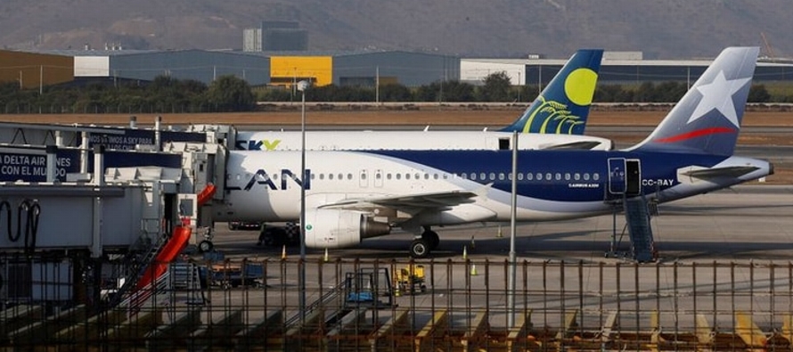 LATAM informó hace dos semanas que recortaría el 70% del total de sus vuelos. El fin...