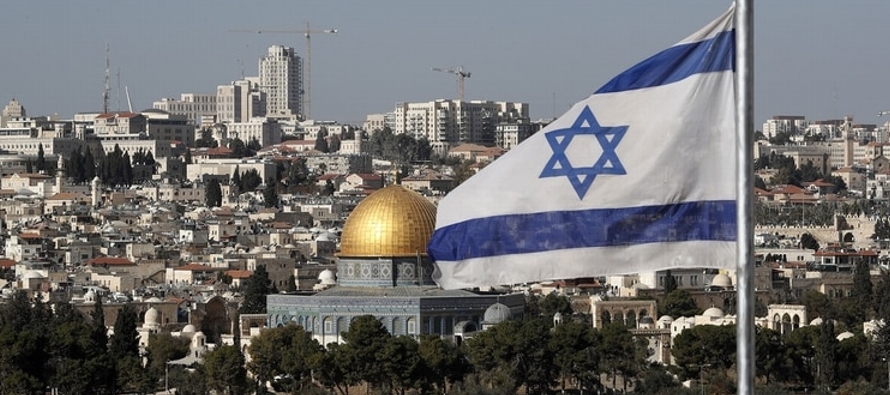 Israel prohíbe que la Autoridad Palestina, que gobierna partes de la ocupada Cisjordania,...