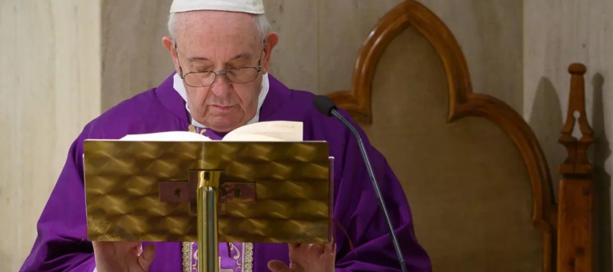 "Gracias por dejarme entrar en vuestras casas", inició el pontífice, que...