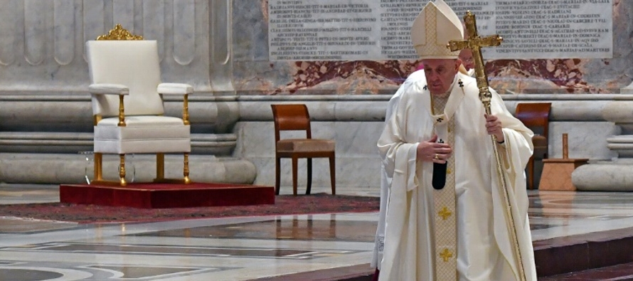El contraste será sobrecogedor entre la imagen de este Viernes Santo, con el papa Francisco...