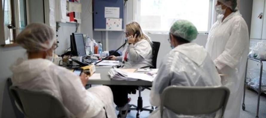 El Ministerio de Salud dijo el viernes que 7.004 personas estaban en cuidados intensivos, una...
