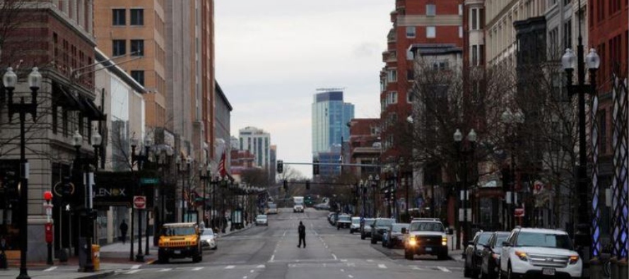 Imagen de una calle en Boston en medio del brote de la enfermedad COVID-19, en Boston, EU, Abril...