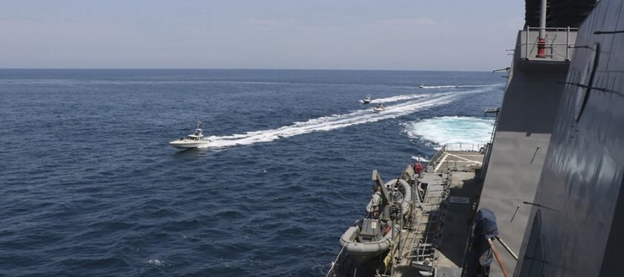 El Comando Central de las Fuerzas Navales de EU denunció que navíos de los Cuerpos de...