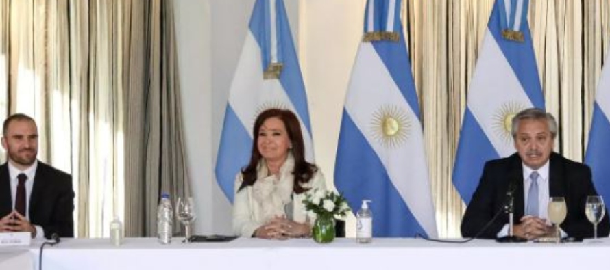 El mandatario estuvo escoltado por la vicepresidenta Cristina Fernández de Kirchner, quien...