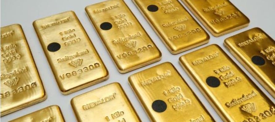 El oro al contado bajó un 0,2% a 1.711,29 dólares por onza a las 1830 GMT. Los...