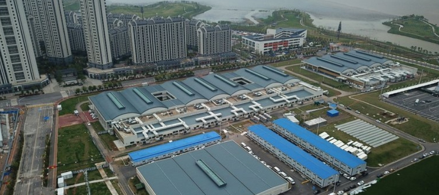 Fotografía aérea del hospital Leishenshan, construido en dos semanas en un...