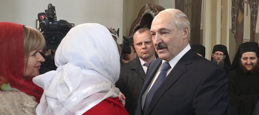 Lukashenko ha desestimado constantemente las preocupaciones sobre el virus y los confinamientos...