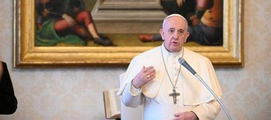 La misa privada matutina del pontífice ha sido transmitida en vivo por la televisión...