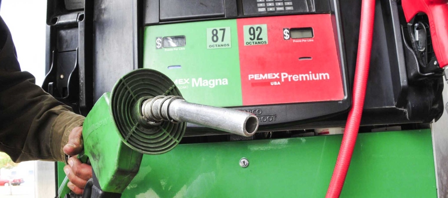 Otro factor para tener en cuenta es que México importa 76% de la gasolina que consume, en su...