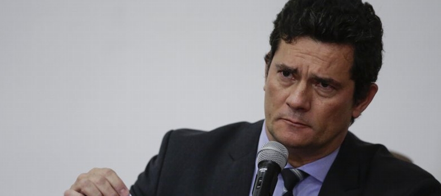 Moro dijo a la prensa el jueves que le había advertido a Bolsonaro que destituir sin causa...