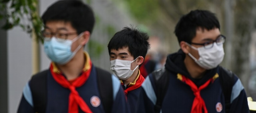 En Pekín solo los estudiantes de último año de secundaria fueron autorizados a...