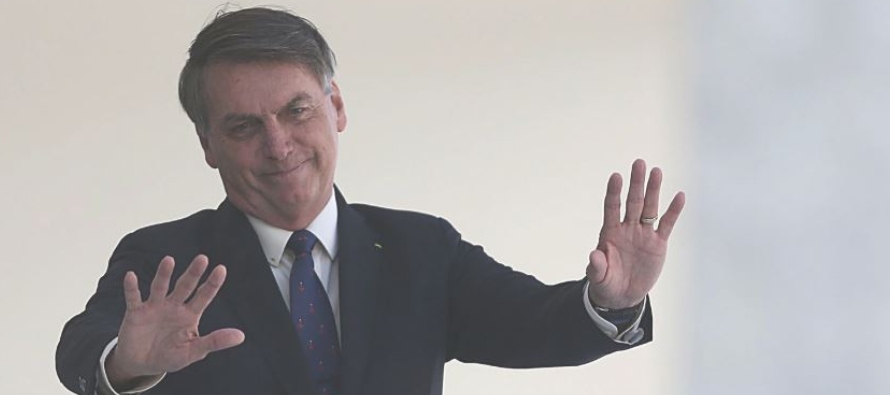 La popularidad de Bolsonaro, que niega las acusaciones, está en erosión hace tiempo,...