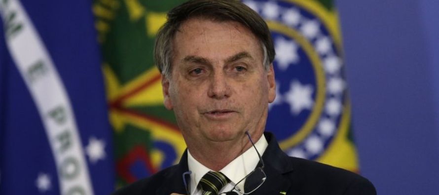 El presidente de Brasil Jair Bolsonaro habla durante la ceremonia de inauguración del...