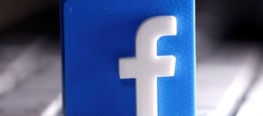 IMAGEN DE ARCHIVO. Ilustración de un logo de Facebook impreso en 3D sobre un teclado, Marzo...