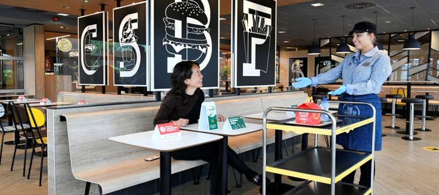 En una prueba de un restaurante en la ciudad de Arnhem, McDonald’s ha estado examinando...