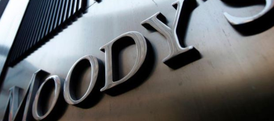 En Nueva York, el 2 de agosto de 2011, se fotografió un letrero de Moody's en la torre...