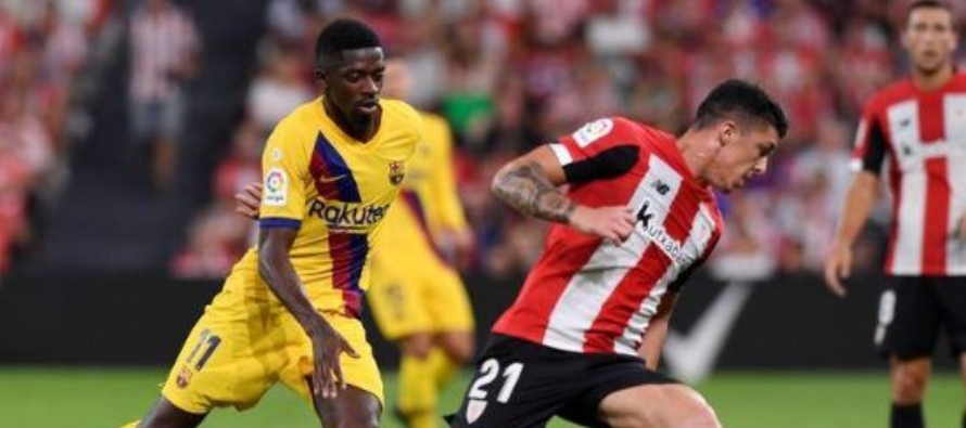 Ander Capa y Ousmane Dembélé disputan el balón en el partido por La Liga entre...