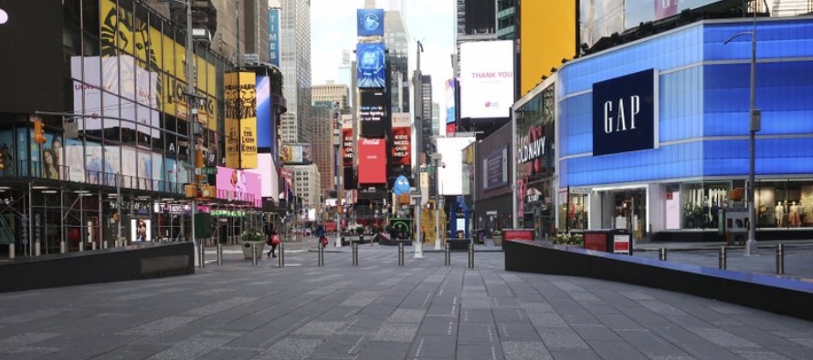 Times Square se ve casi vacía durante la pandemia de coronavirus en Nueva York el martes, 21...