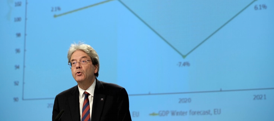 La Comisión Europea prevé que la zona euro se desplome un 7,7% este año y...