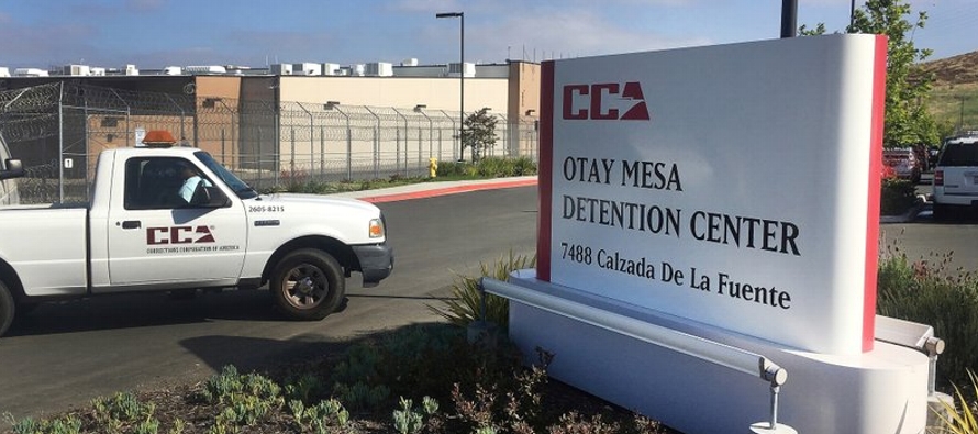 El inmigrante se encontraba recluido en el Centro de Detención de Otay Mesa, en San Diego, y...