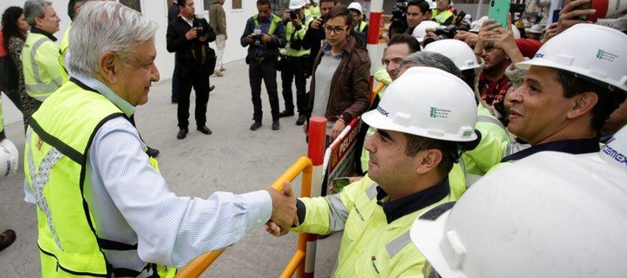 López Obrador, explicó que reiniciará sus giras el lunes, el día...