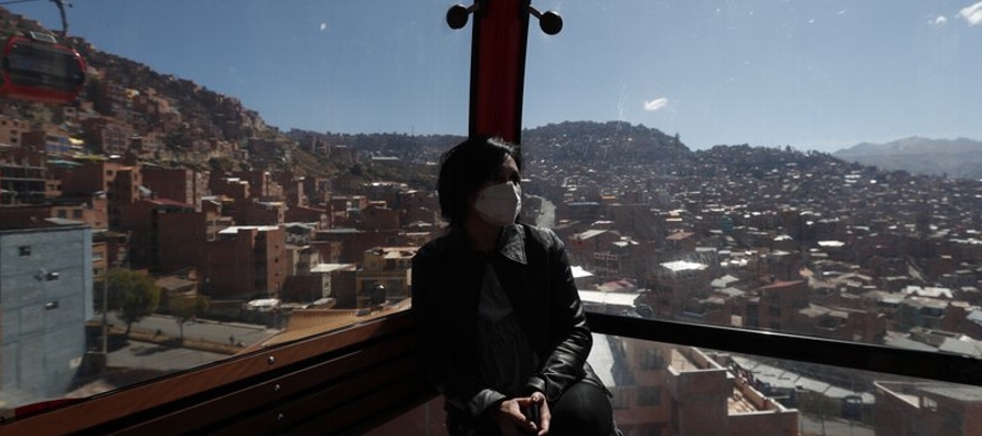 La cifra total de muertos en Chile se ubicó en 1.054, mientras que el total de contagios...
