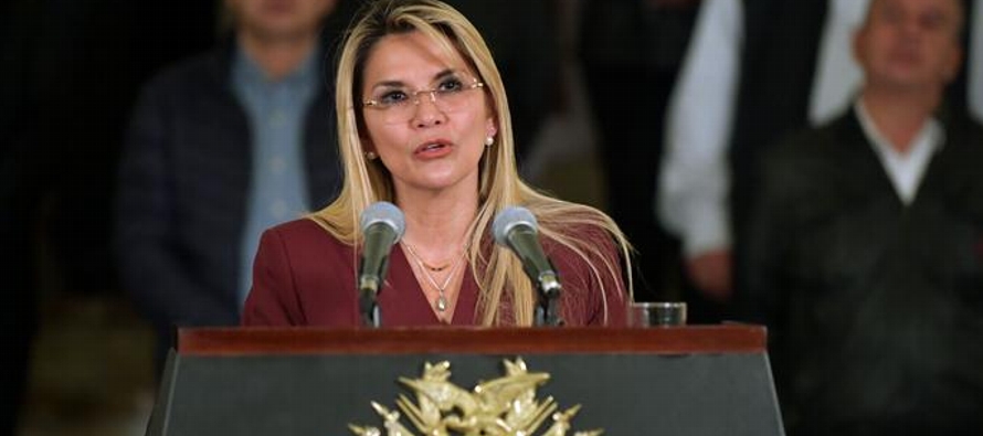 “Como presidenta he decidido la destitución del Ministro (Fernando) Vásquez por...