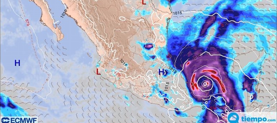 El sistema podría alcanzar la categoría de tormenta tropical durante la noche o en...