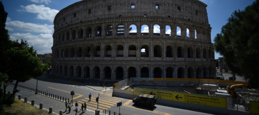 Las góndolas pueden surcar los canales de Venecia, y el Coliseo de Roma o los Museos del...