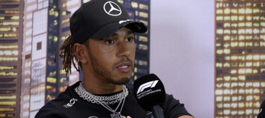 Mercedes dijo en Twitter que Hamilton conducirá el miércoles el monoplaza W09, con el...