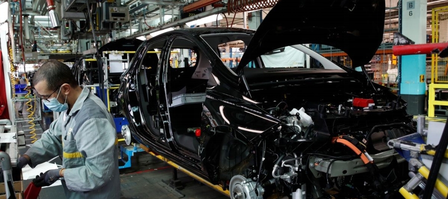 Tras dos meses de cierre, las fábricas mexicanas de automóviles y autopartes han...