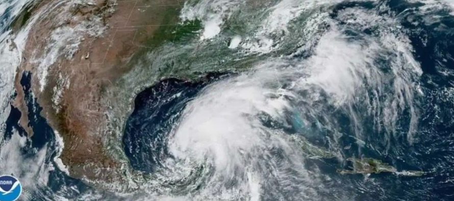 La tormenta tropical Cristóbal podría recuperar su fuerza pronto al fusionarse con...