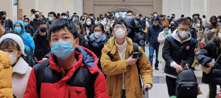 El lunes, funcionarios de salud chinos reportaron 49 nuevos casos de la enfermedad respiratoria,...