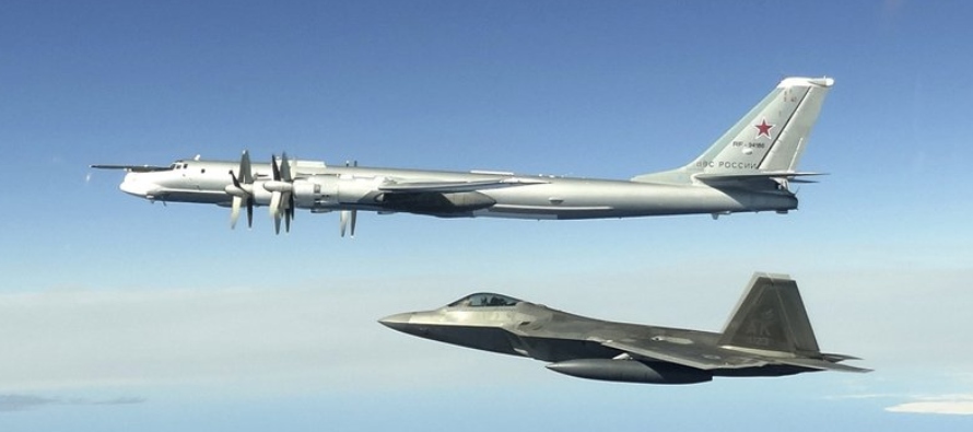 Estados Unidos también envió cazas cuando dos grupos de aviones militares rusos se...