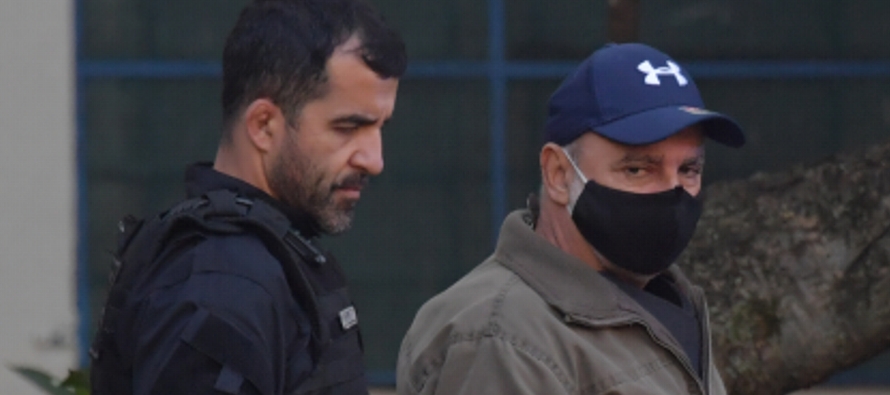 Fabrício Queiroz fue arrestado como parte de una operación conjunta entre fiscales de...